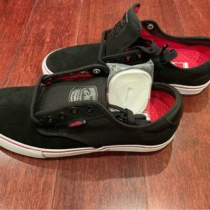 Vans Men’s black with red trim ultracush lite shoes. Suede.